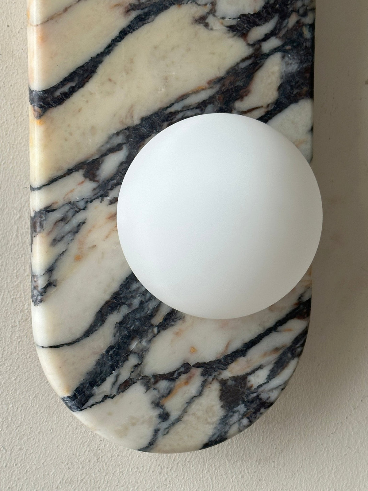 Eirenise Eleganz Einzigartige Glas-Marmor-Wandleuchte