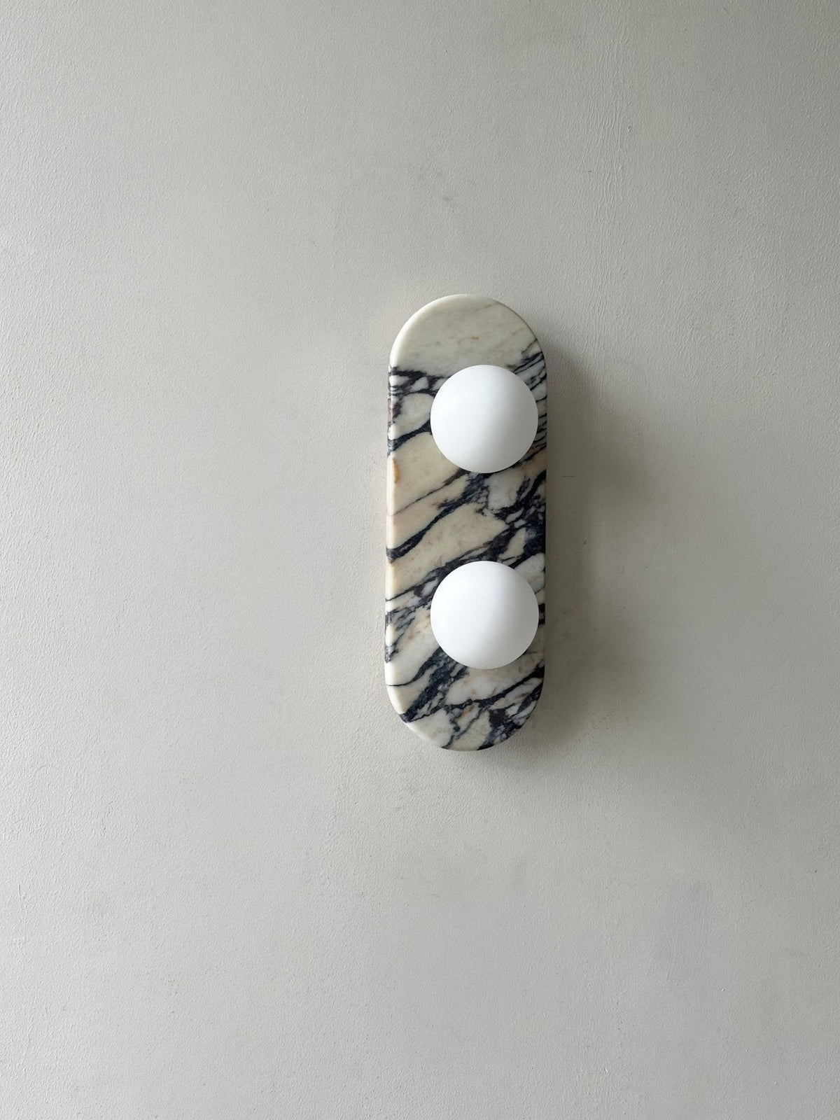 Eirenise Eleganz Einzigartige Glas-Marmor-Wandleuchte