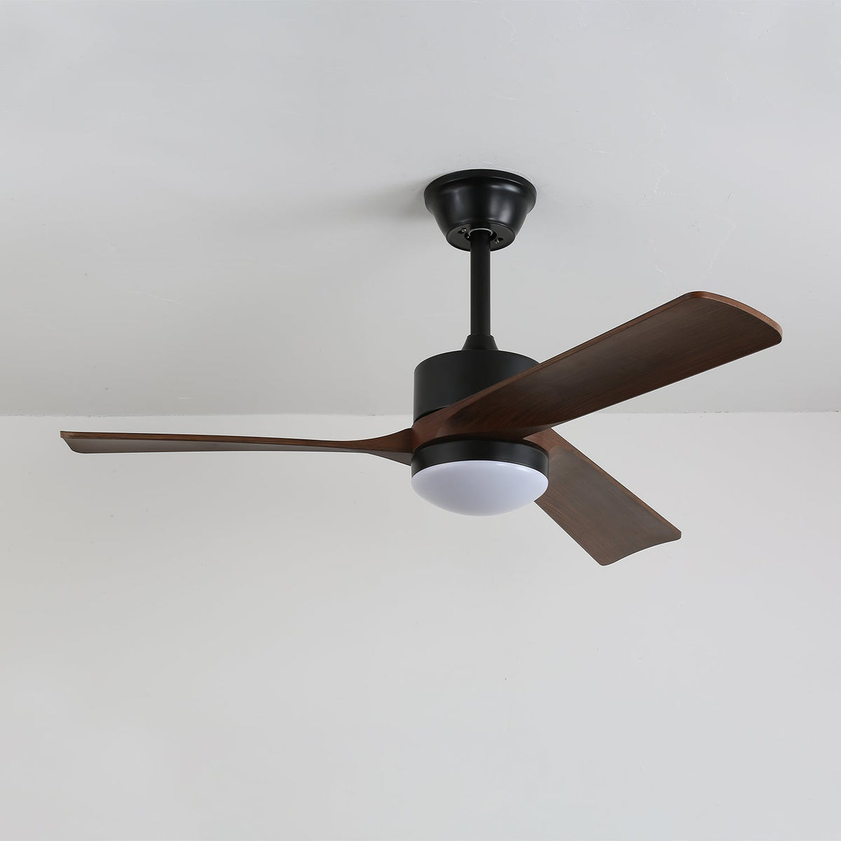 Evraeis Deckenventilator mit Beleuchtung aus Holz