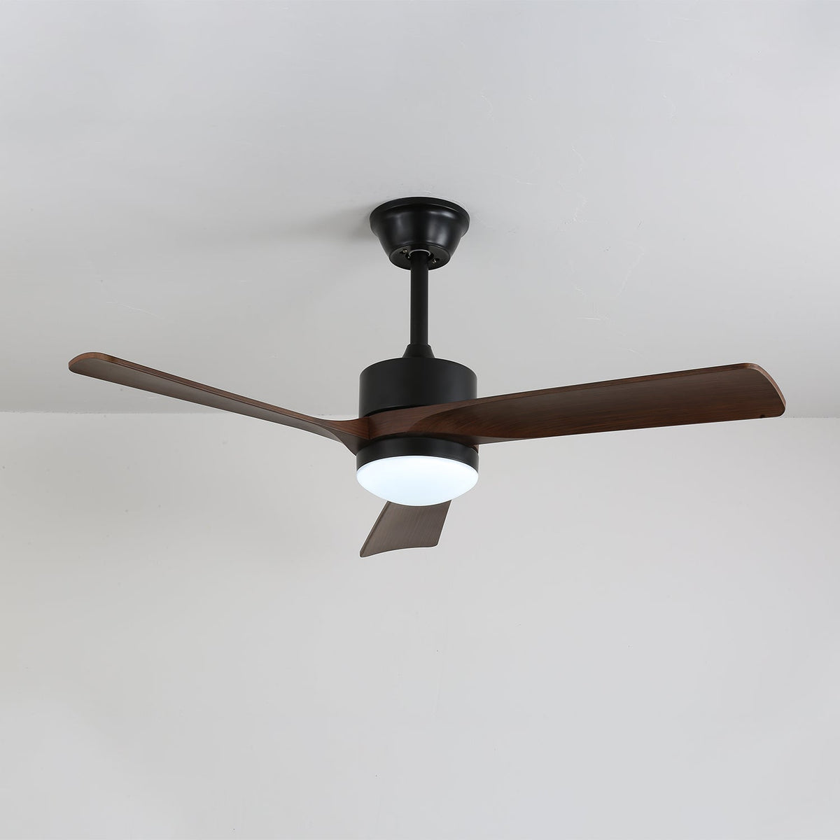 Evraeis Deckenventilator mit Beleuchtung aus Holz