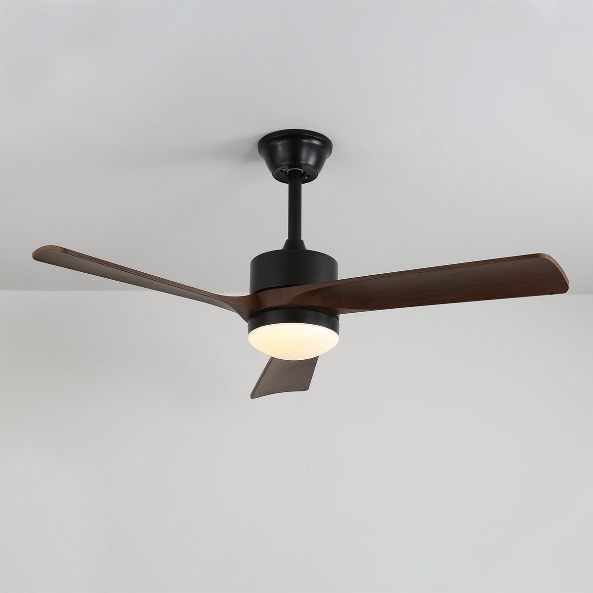Evraeis Deckenventilator mit Beleuchtung aus Holz