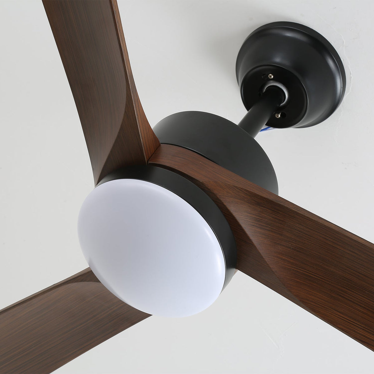 Evraeis Deckenventilator mit Beleuchtung aus Holz