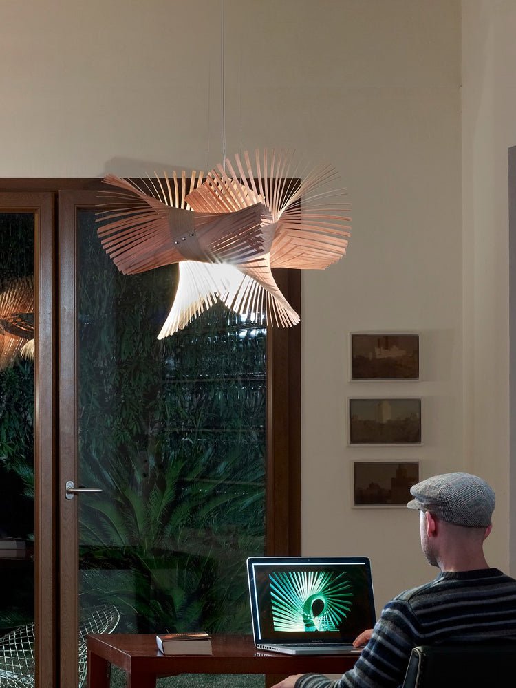 Avian Flair Pendelleuchte aus Holz