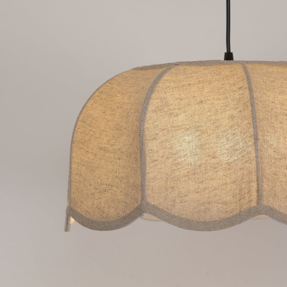 Linoaya Pendelleuchte aus Stoff im rustikalen Stil in Beige
