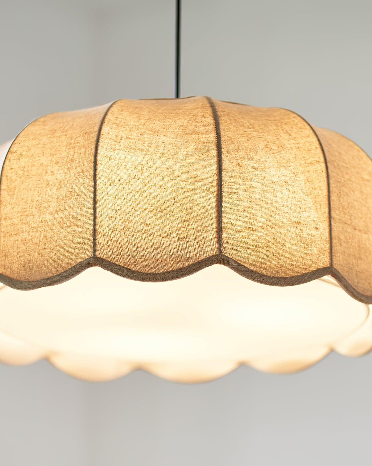 Linoaya Pendelleuchte aus Stoff im rustikalen Stil in Beige