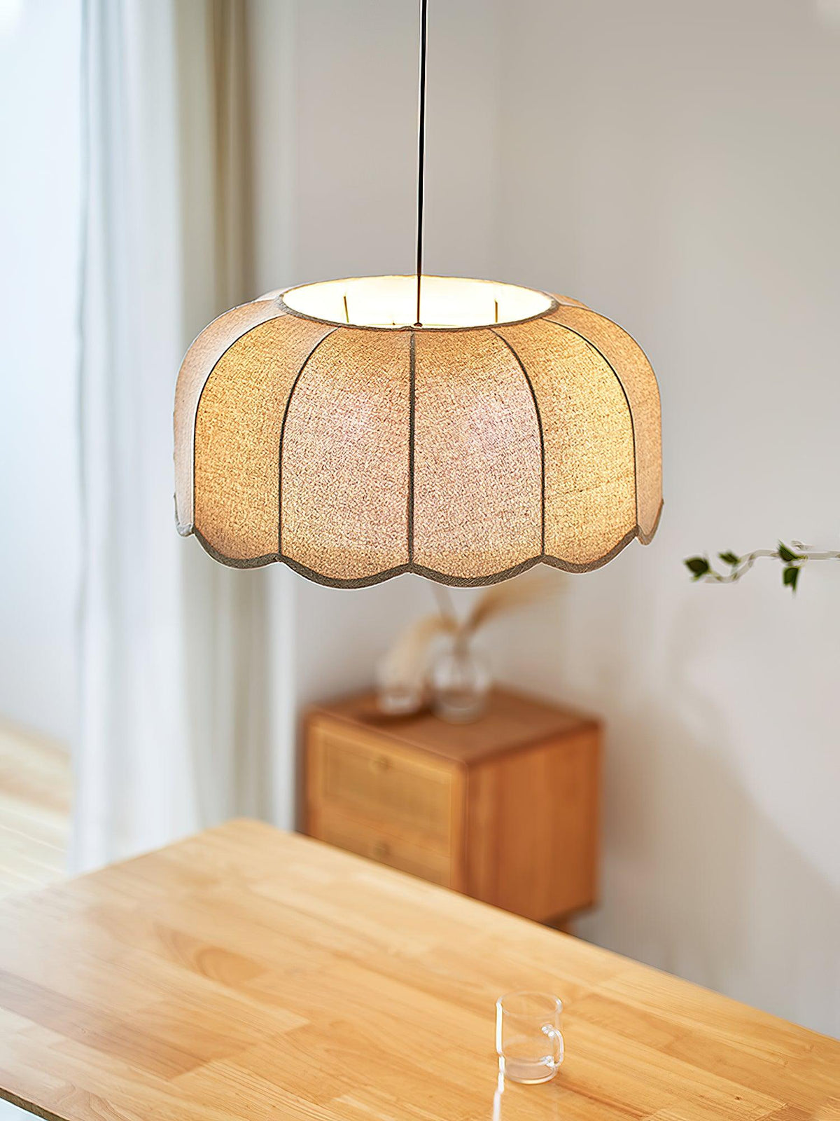 Linoaya Pendelleuchte aus Stoff im rustikalen Stil in Beige