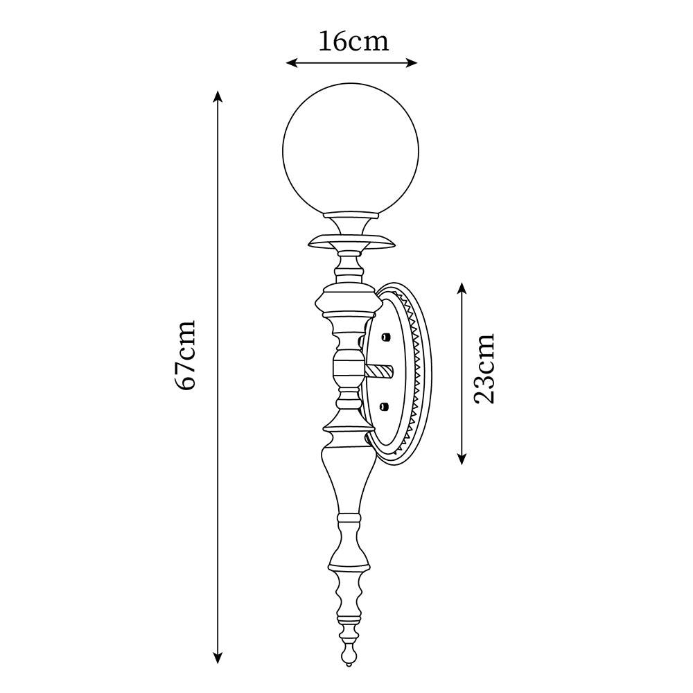 Wandleuchte mit skulpturalem Messingkörper, Kugelschirm und klassischem elegantem Statement