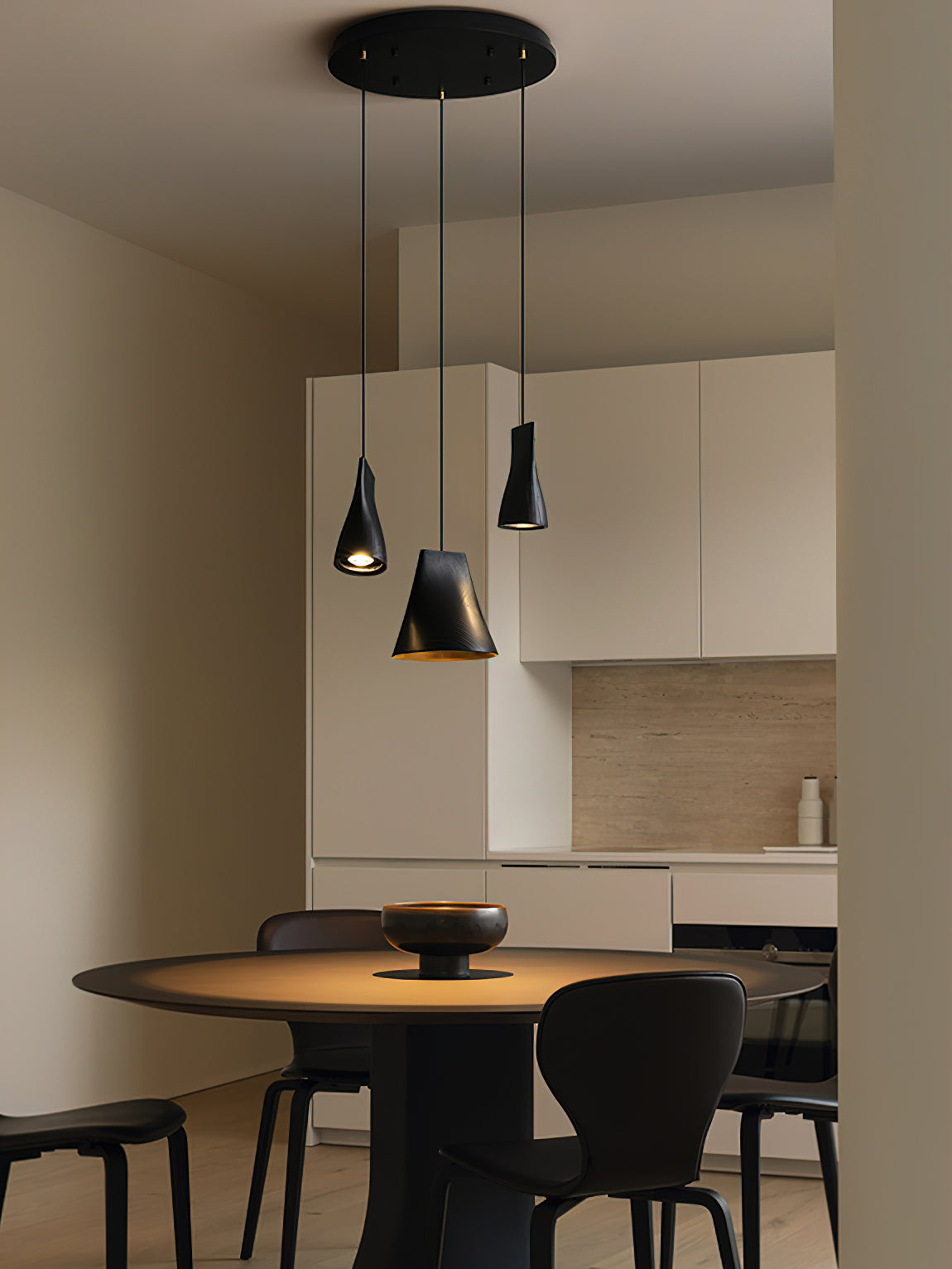 Ivarara asymmetrische Pendelleuchte aus Holz