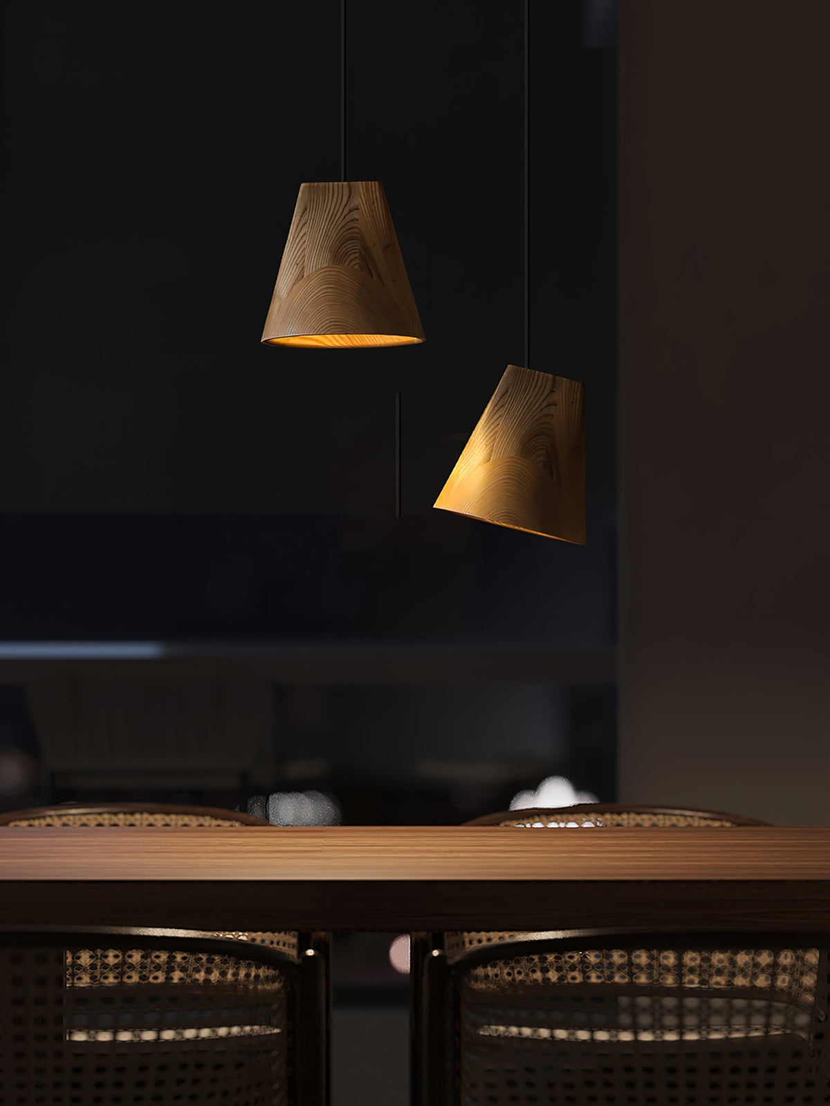 Ivarara asymmetrische Pendelleuchte aus Holz