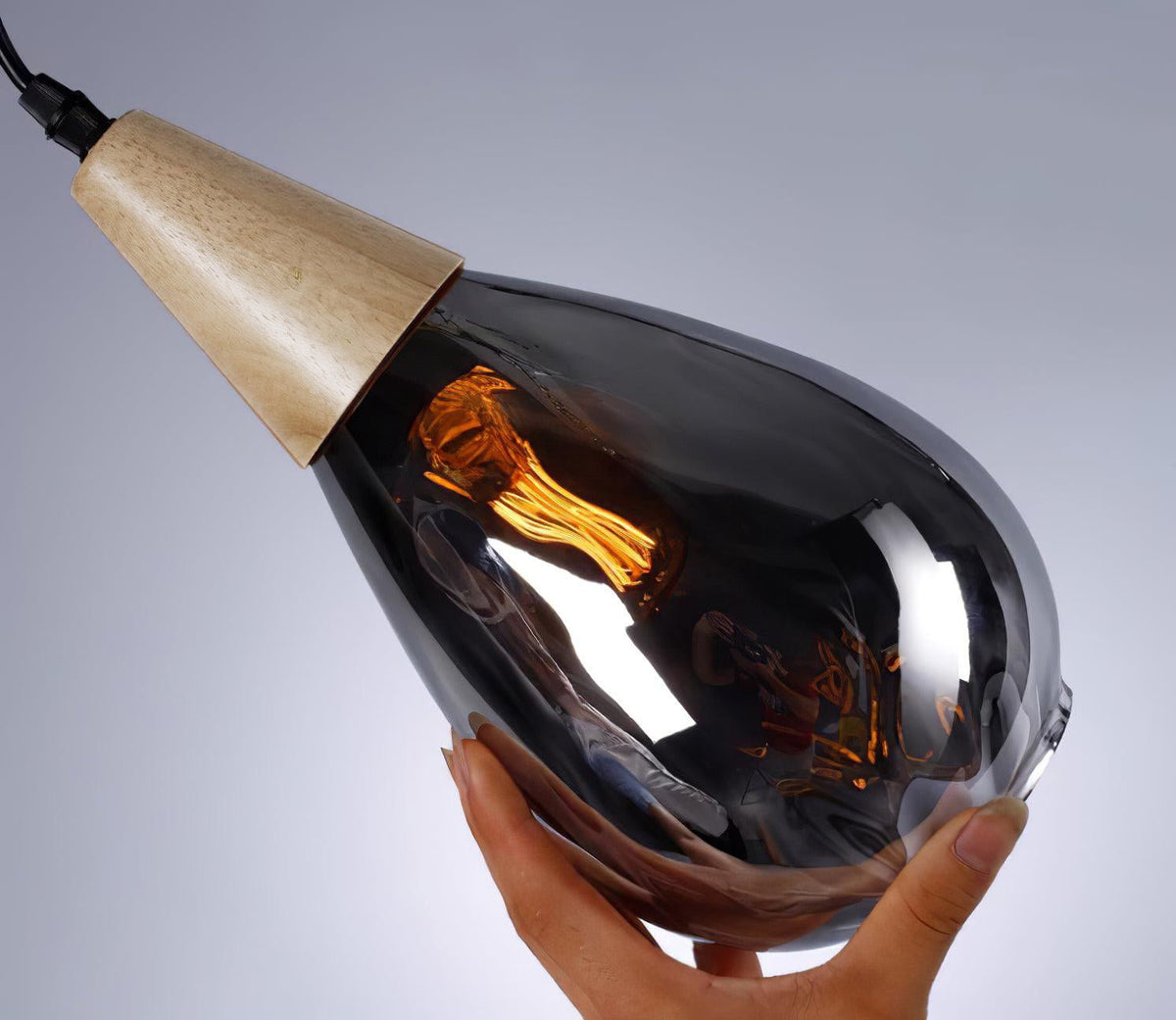 Rinisena Pendelleuchte aus klarem Glas und Holz im nordischen modernen Stil