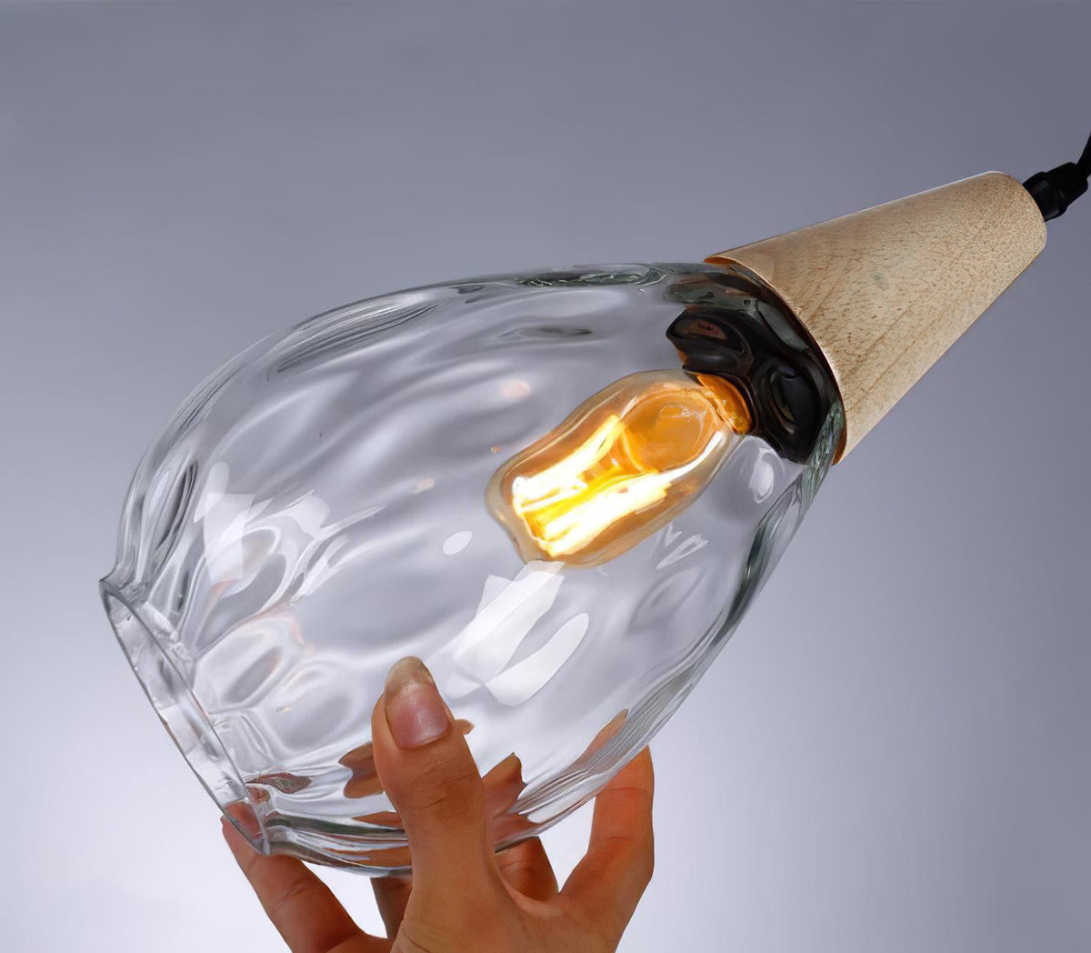 Rinisena Pendelleuchte aus klarem Glas und Holz im nordischen modernen Stil