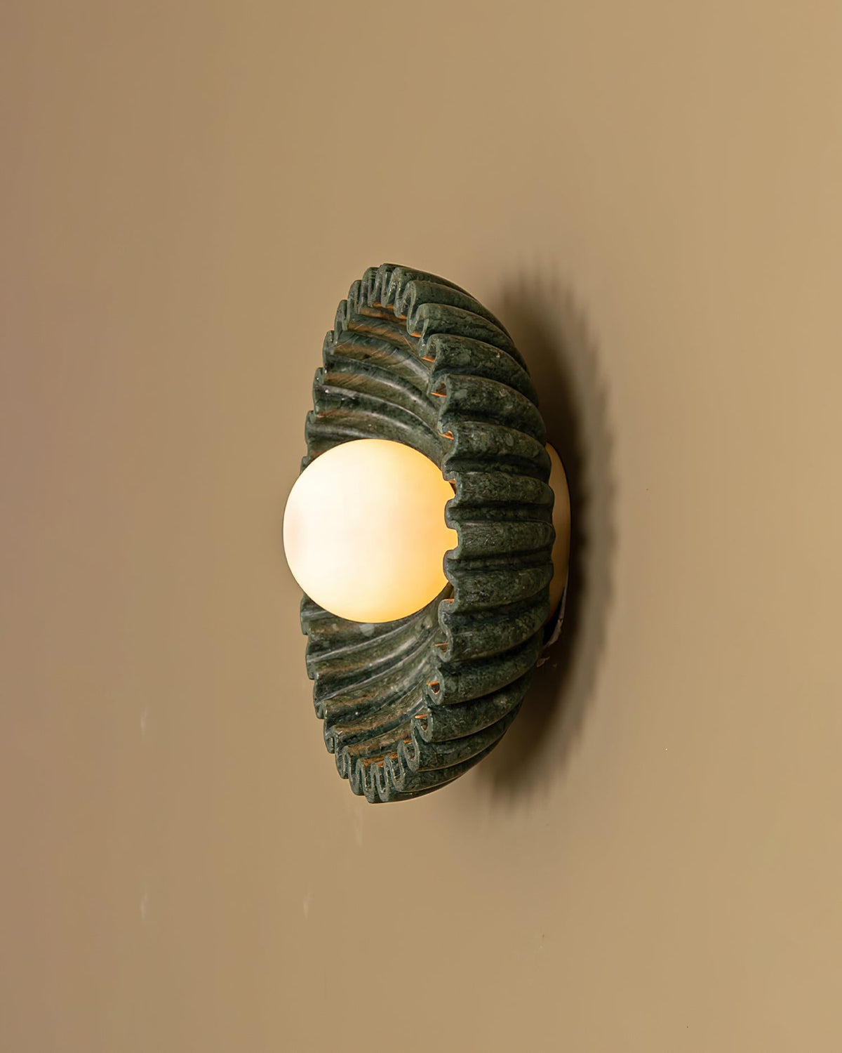 Avenisielle Wandleuchte