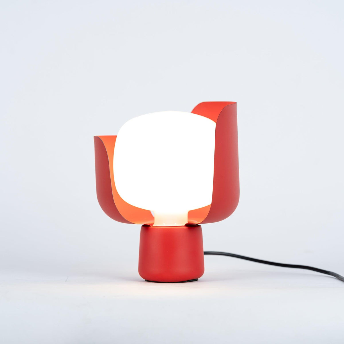 Zuri Kunststoff Minimalistische Tischleuchte