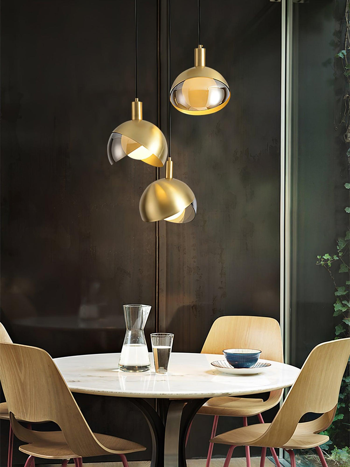 Noveny Pendelleuchte aus Messing mit Glas in Halbkugel-Form, Kugelform, Mid-Century-Stil