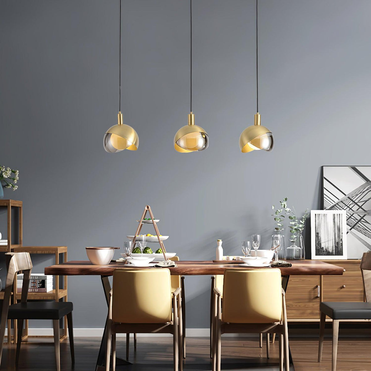 Noveny Pendelleuchte aus Messing mit Glas in Halbkugel-Form, Kugelform, Mid-Century-Stil