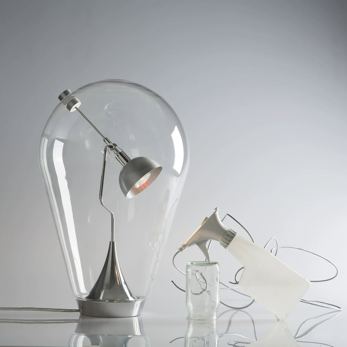 Veroce Glas-Industrie-Tischleuchte