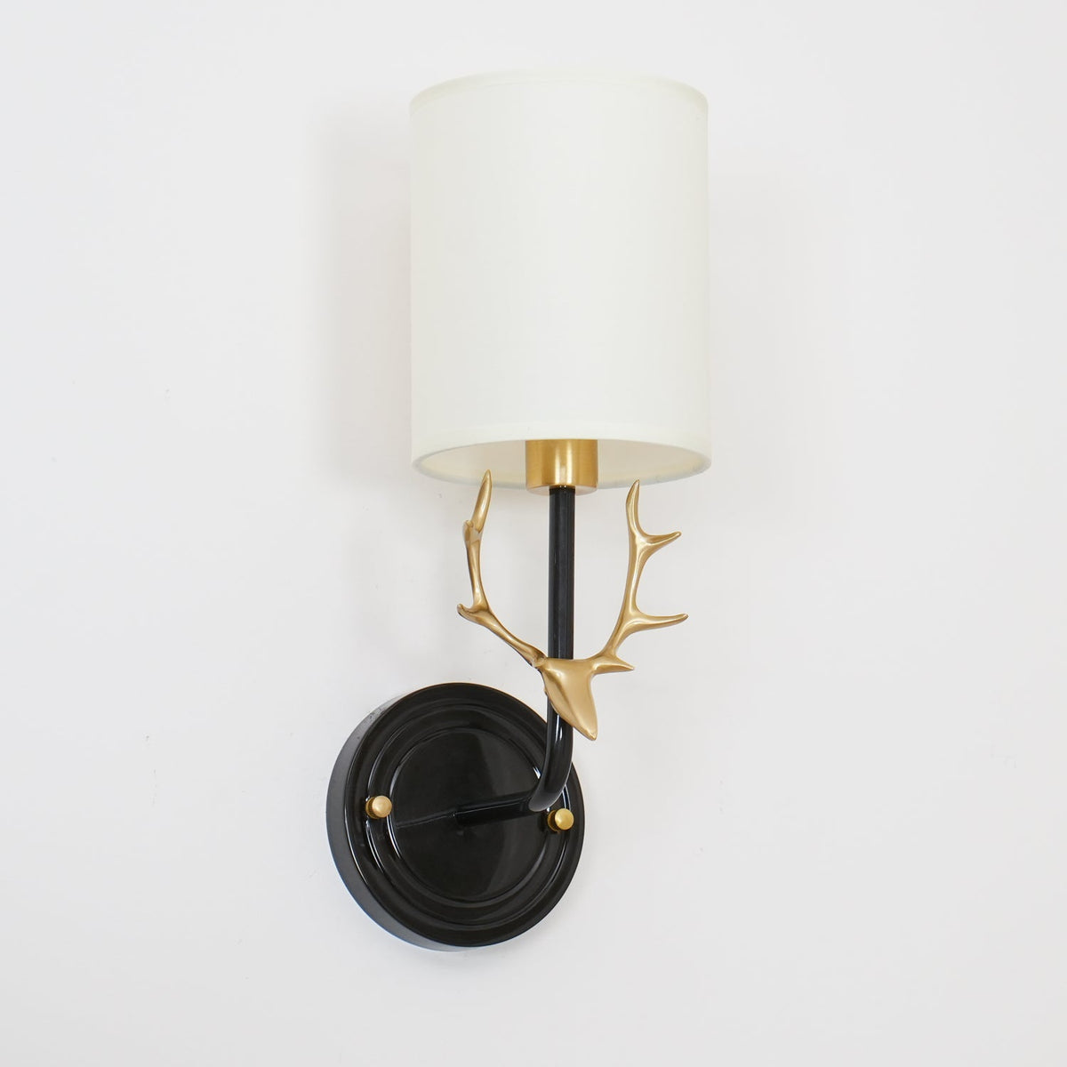 Auriviella Elegance Hirschkopf-Wandleuchte aus Messing