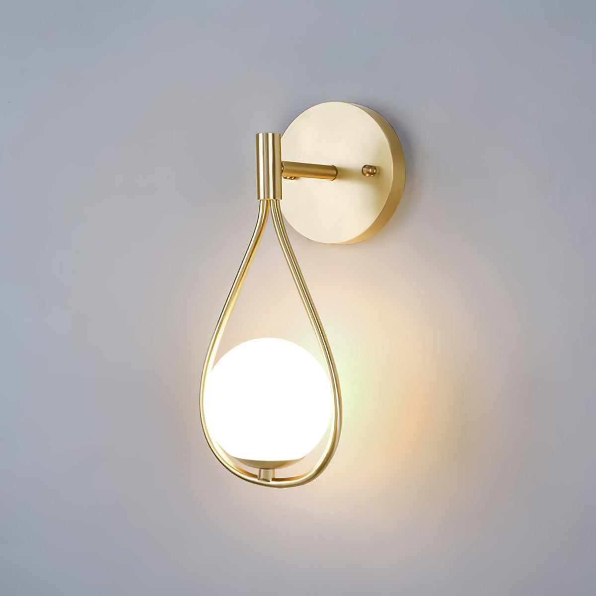 Eiralaya zeitgenössische minimalistische Wandleuchte aus Messing mit Glas für das Badezimmer | Cielum