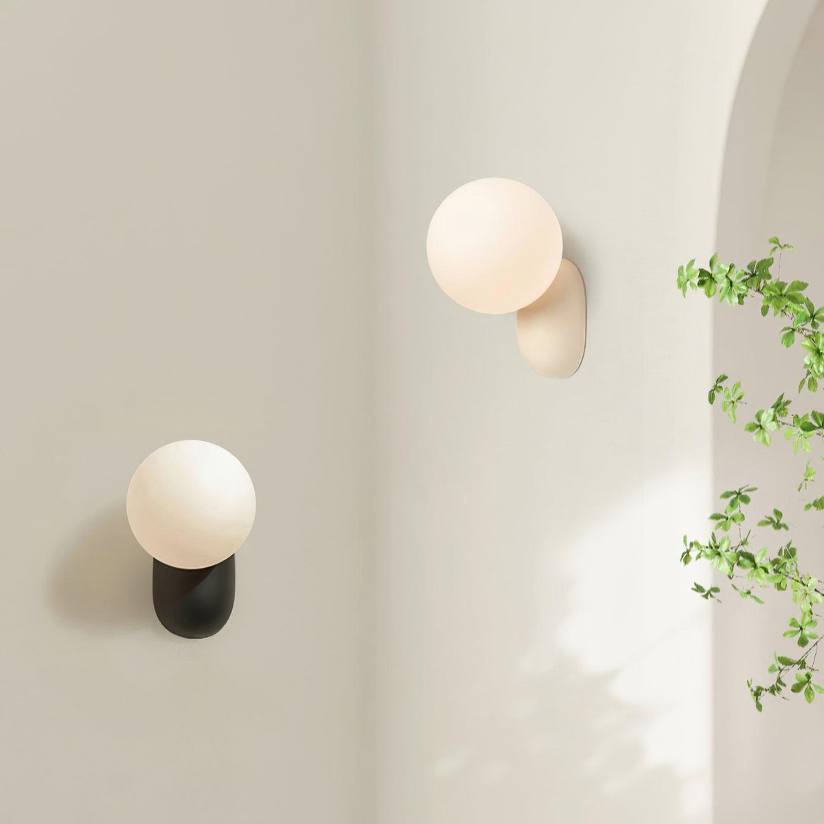 Nelo Minimalistische Wandleuchte mit Kugelschirm