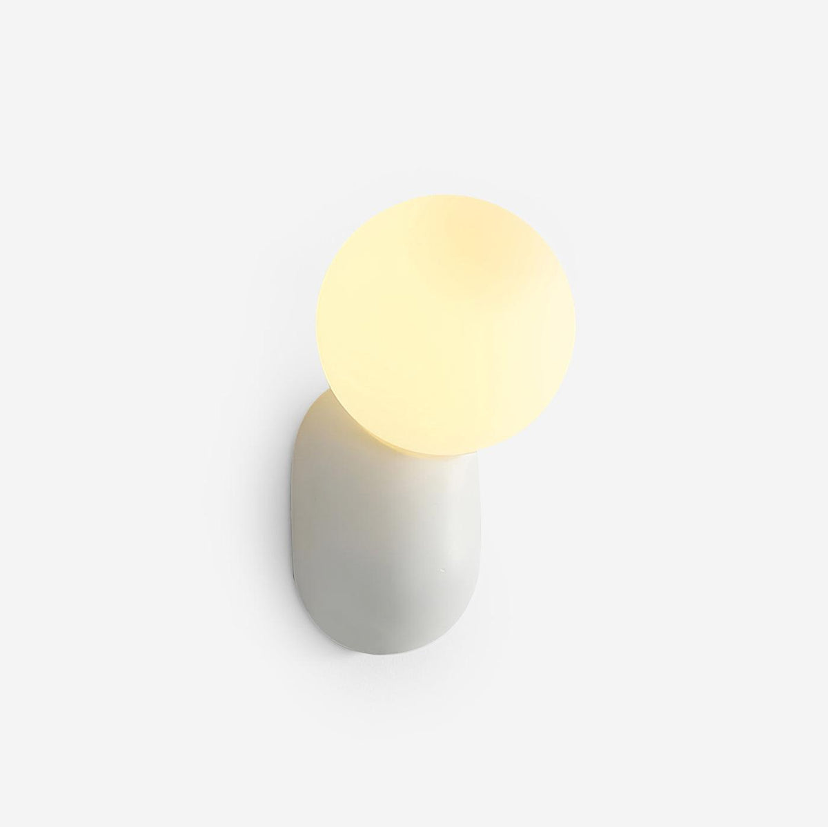 Nelo Minimalistische Wandleuchte mit Kugelschirm