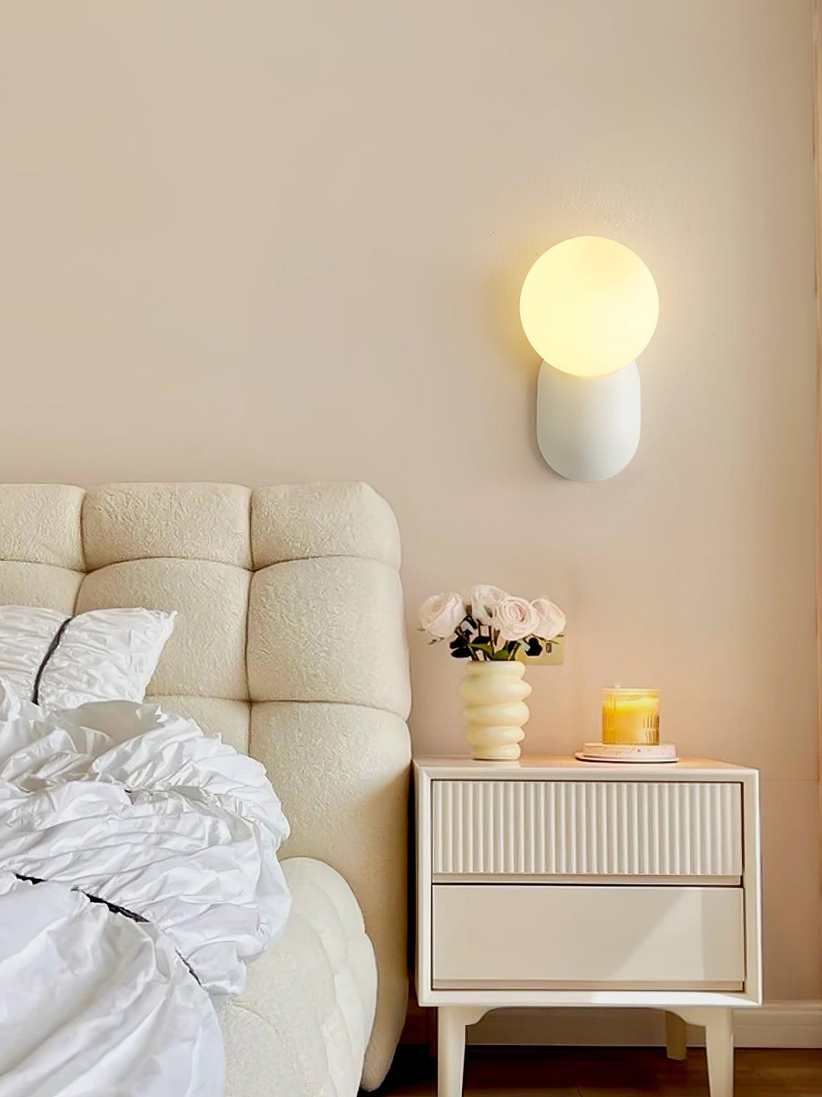 Nelo Minimalistische Wandleuchte mit Kugelschirm