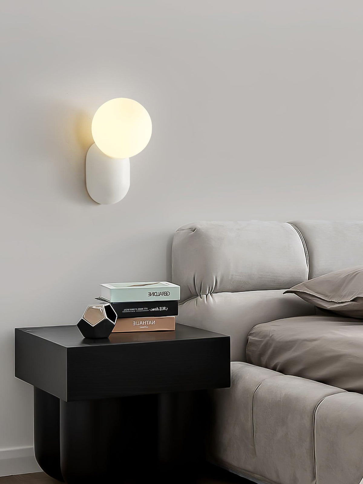 Nelo Minimalistische Wandleuchte mit Kugelschirm