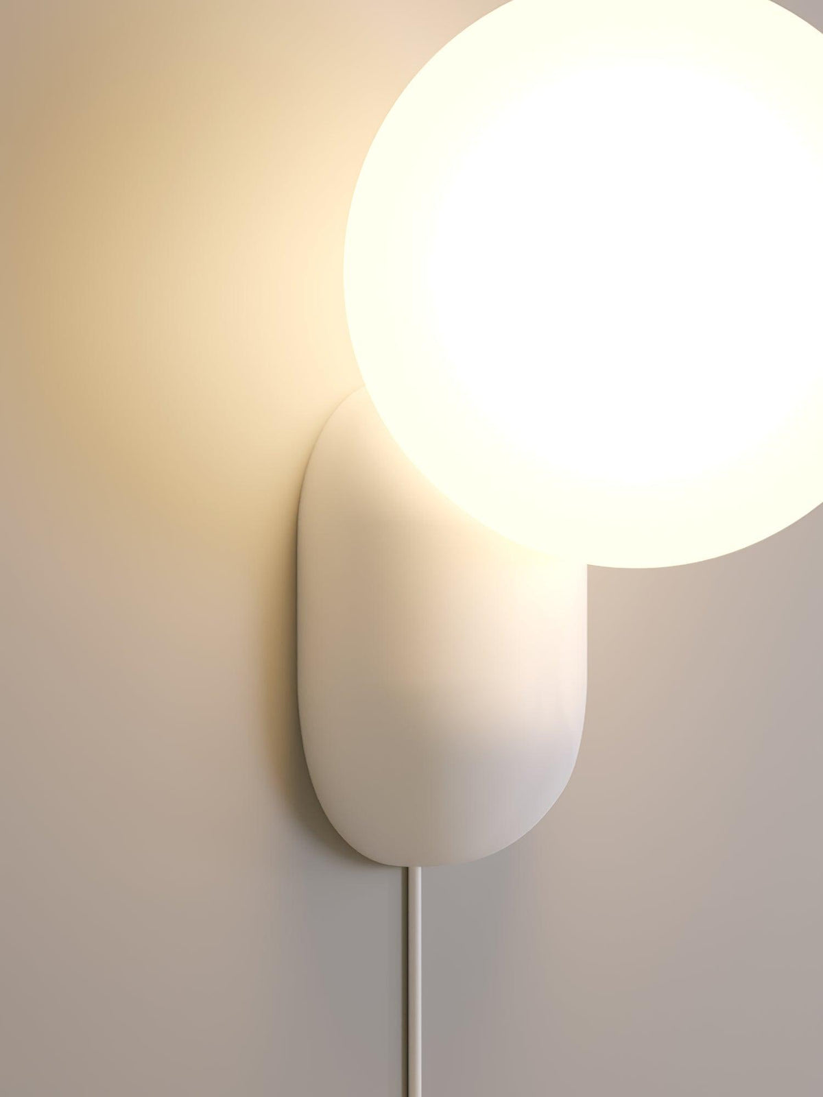 Nelo Minimalistische Wandleuchte mit Kugelschirm