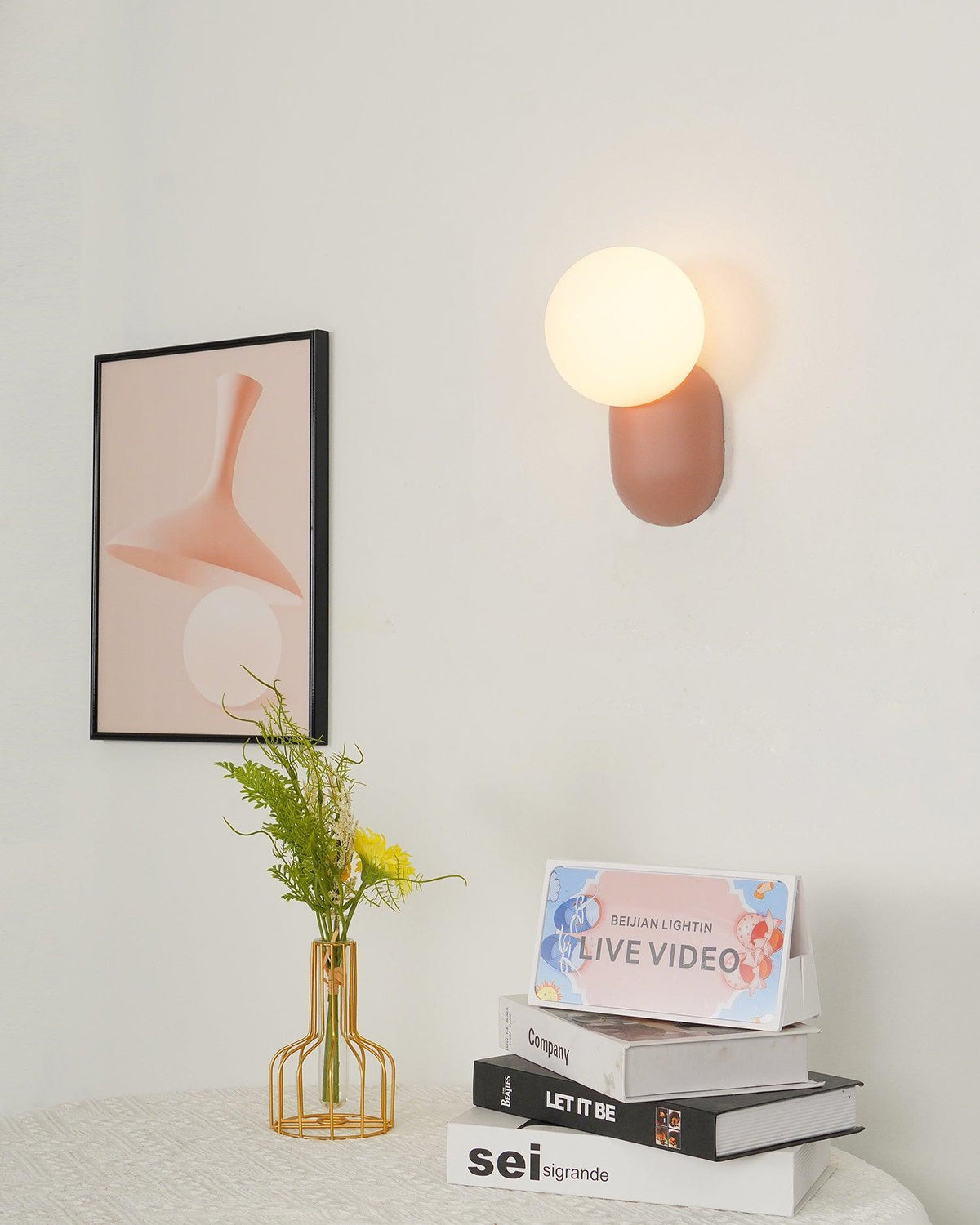 Nelo Minimalistische Wandleuchte mit Kugelschirm