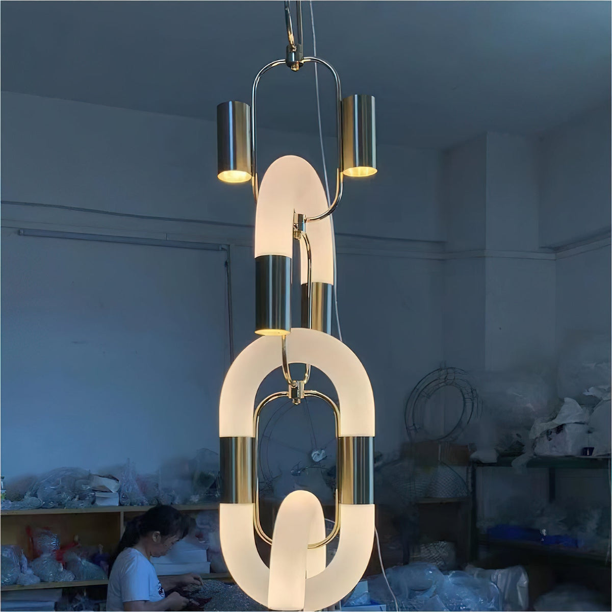 Pendelleuchte mit Kettenglied-Design aus Edelstahl im modernen Stil