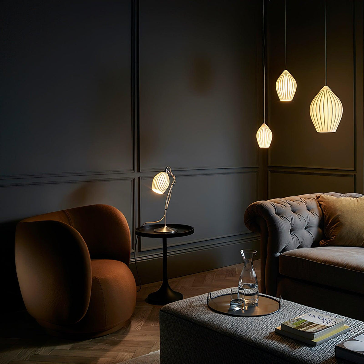 Virove Pendelleuchte aus Keramik mit gerippter Oberfläche in Knochen-Optik elegant