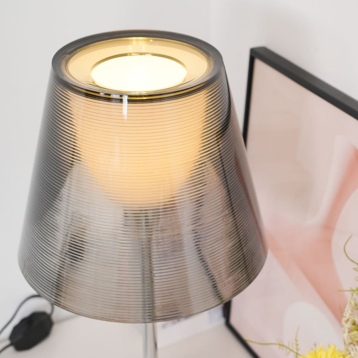 Bravon Kunststoff-Tischlampe
