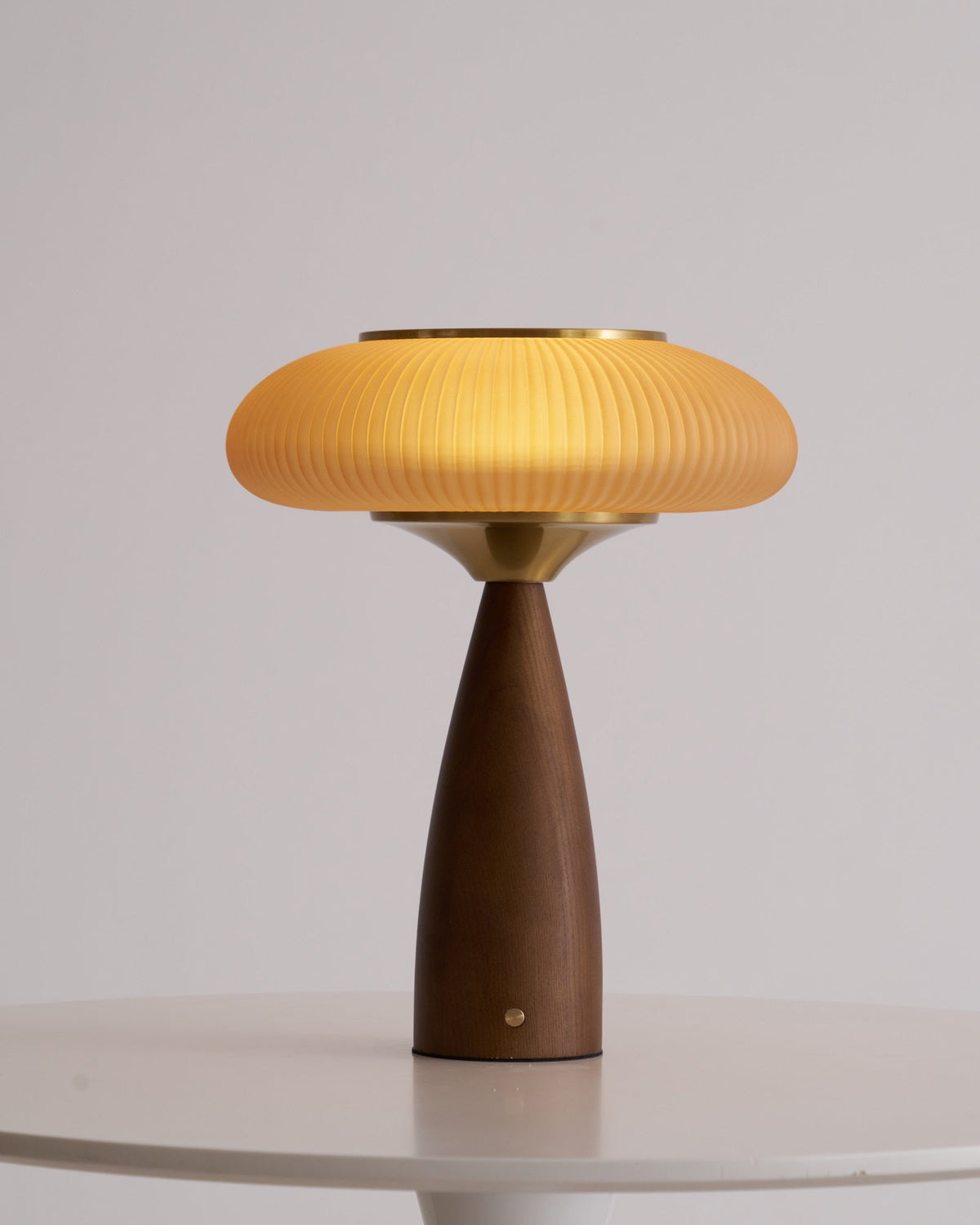 Syleena Tischlampe aus Holz im skandinavischen Stil