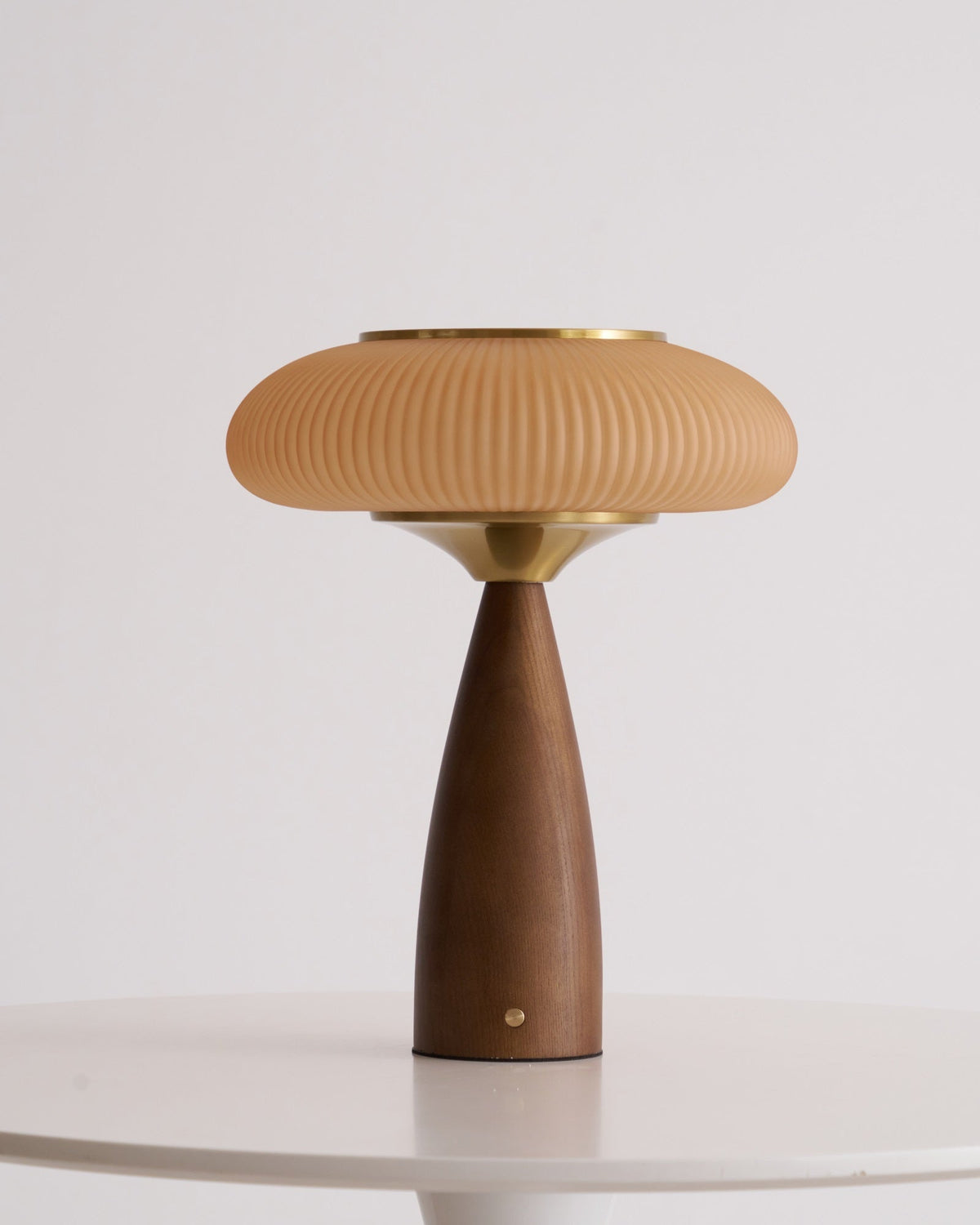 Syleena Tischlampe aus Holz im skandinavischen Stil