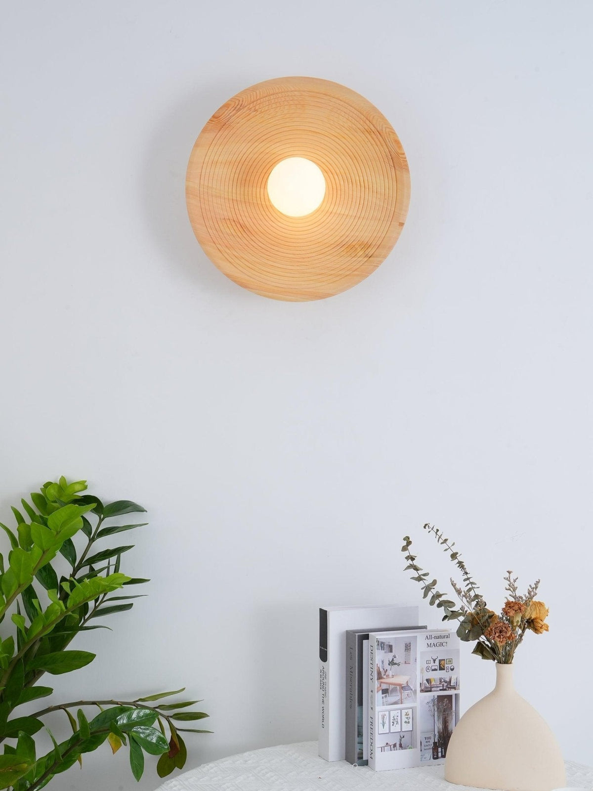 Aldenise zeitgenössische Wandleuchte aus Holz im Kontur-Design