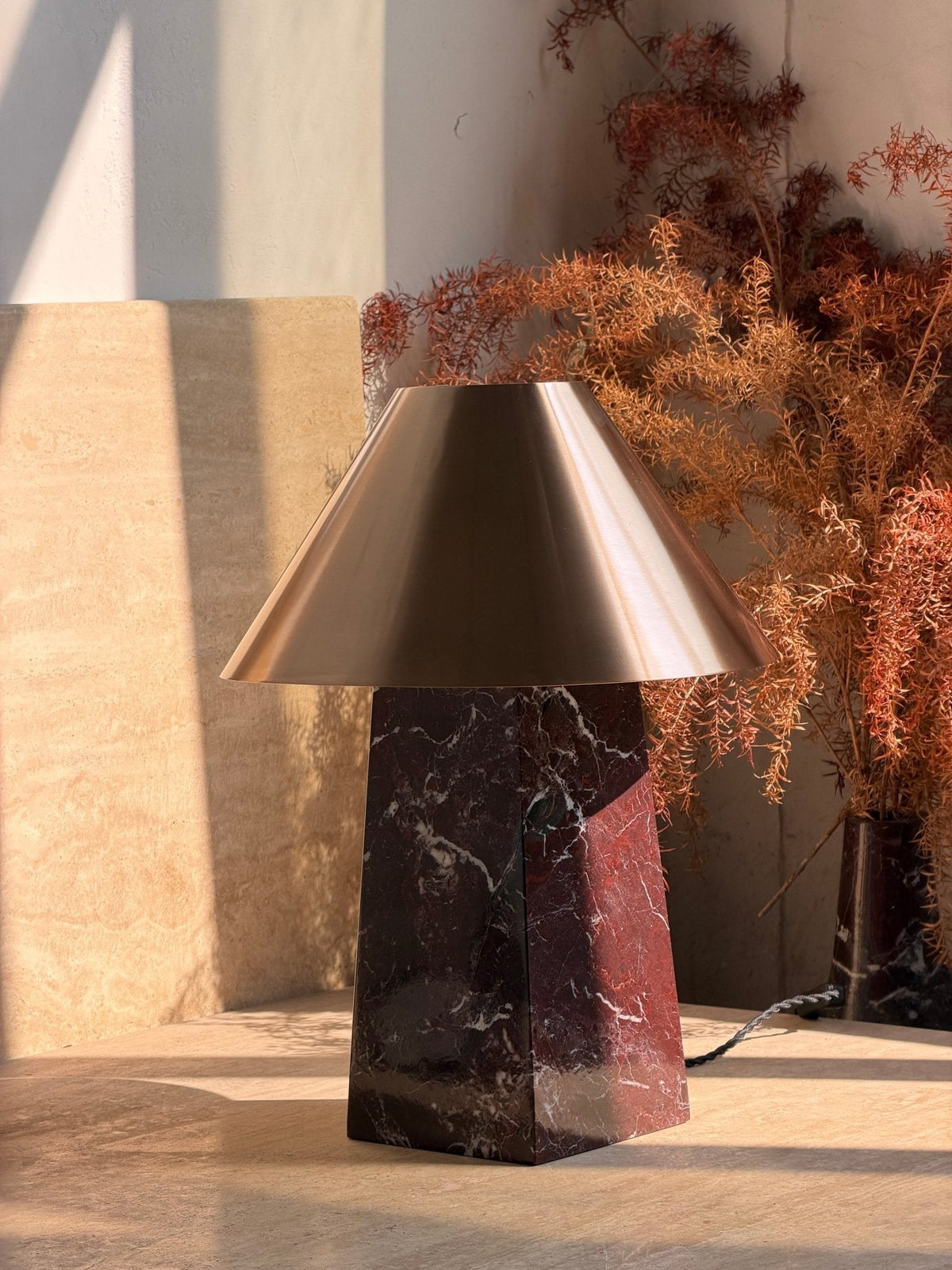 Conic Tischleuchte aus Marmor