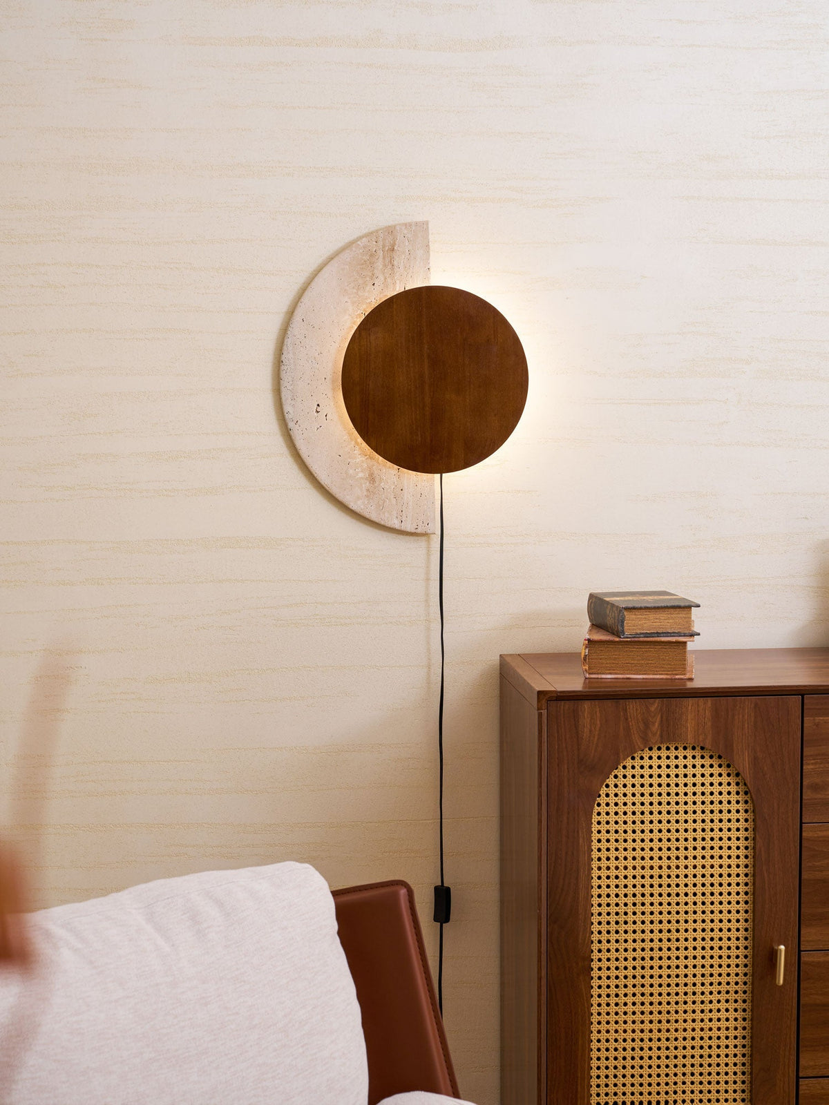 Crescent Halo Wandleuchte mit Stecker