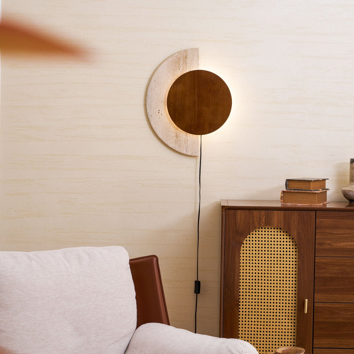 Crescent Halo Wandleuchte mit Stecker