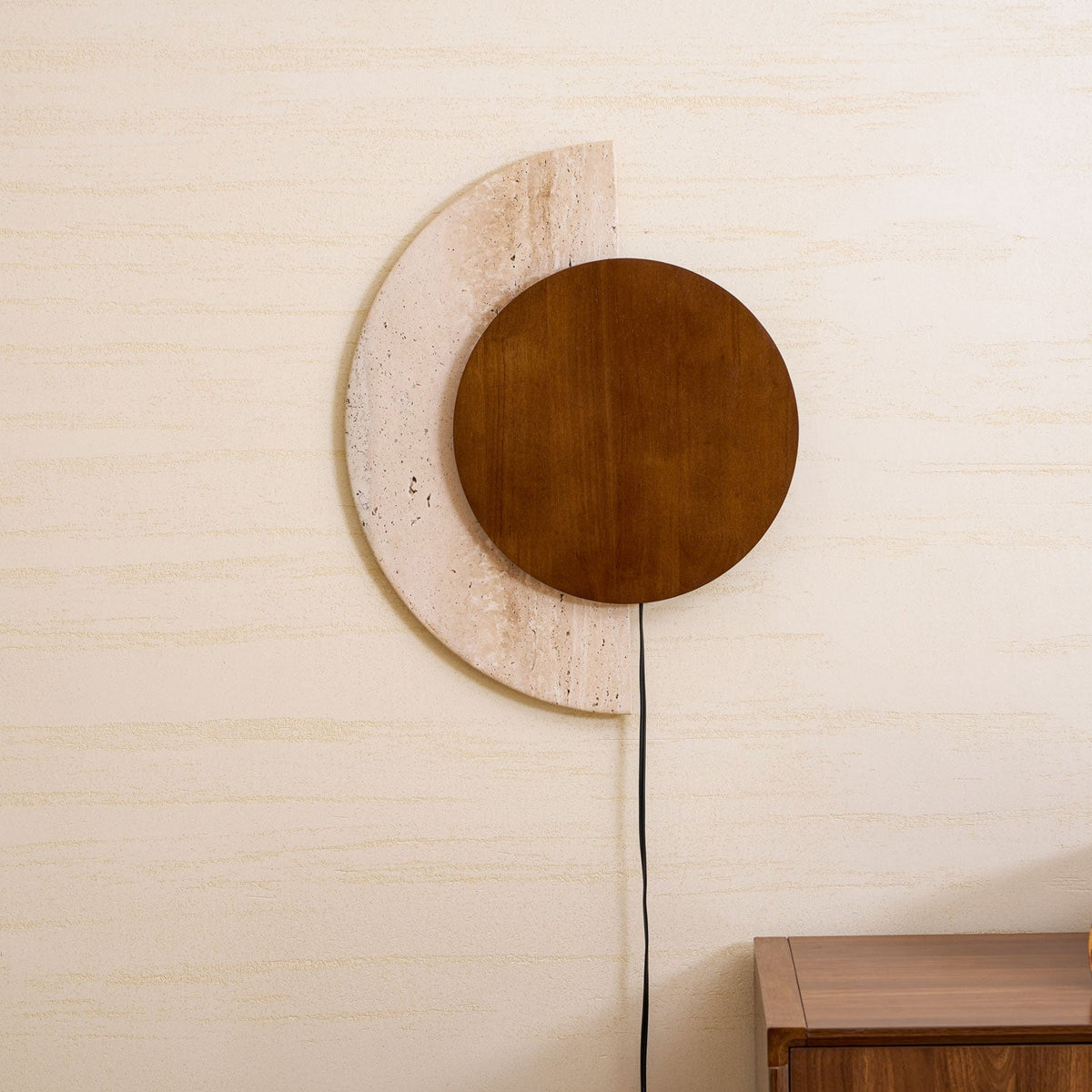 Crescent Halo Wandleuchte mit Stecker