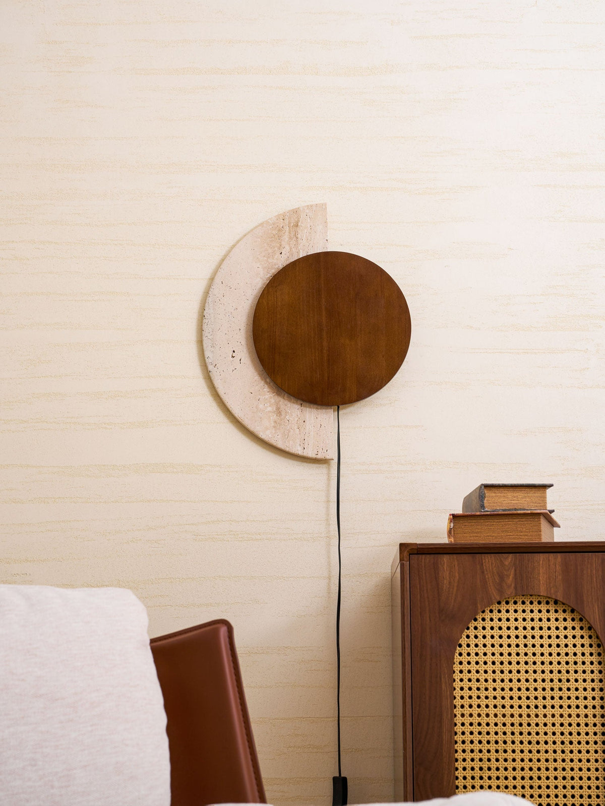 Crescent Halo Wandleuchte mit Stecker