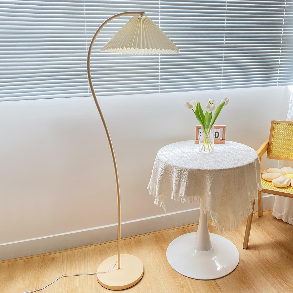 Fyrel Minimalistische Stoff-Stehleuchte in Creme & Hellgelb