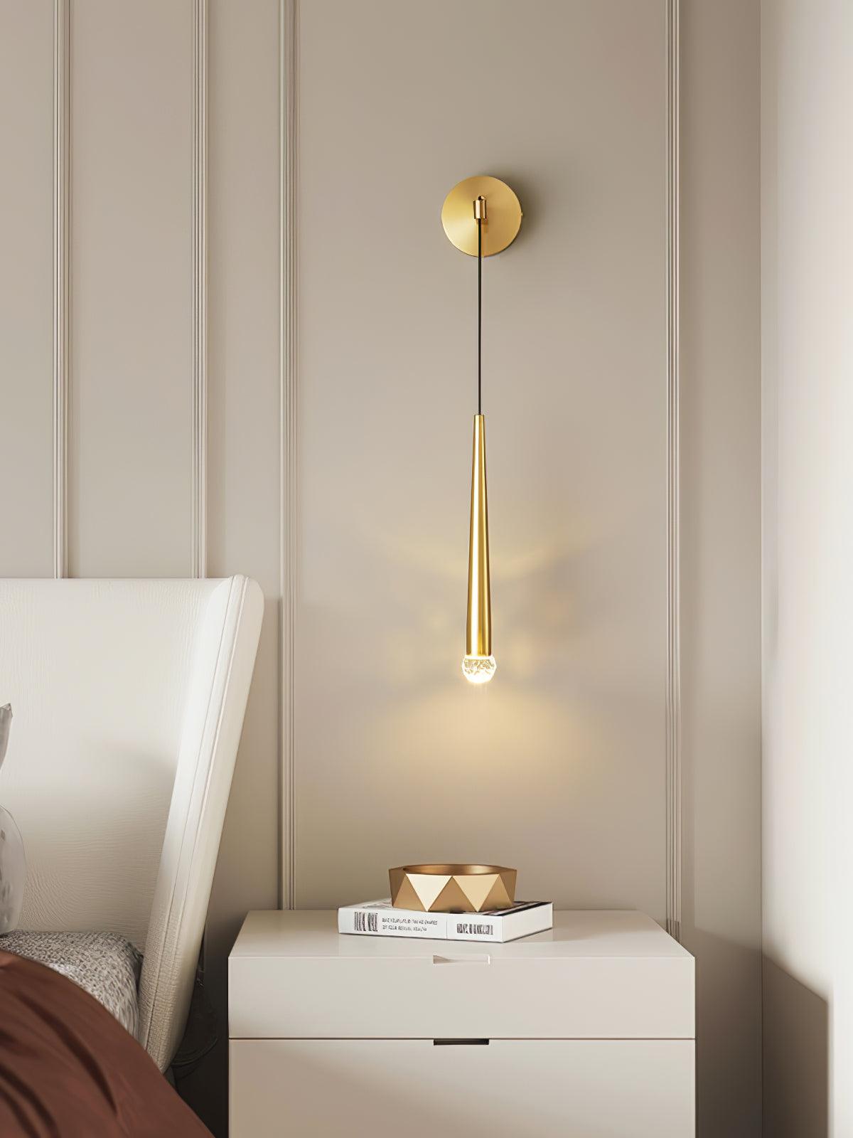 Dava zeitgenössische minimalistische konische Kristall-Wandleuchte
