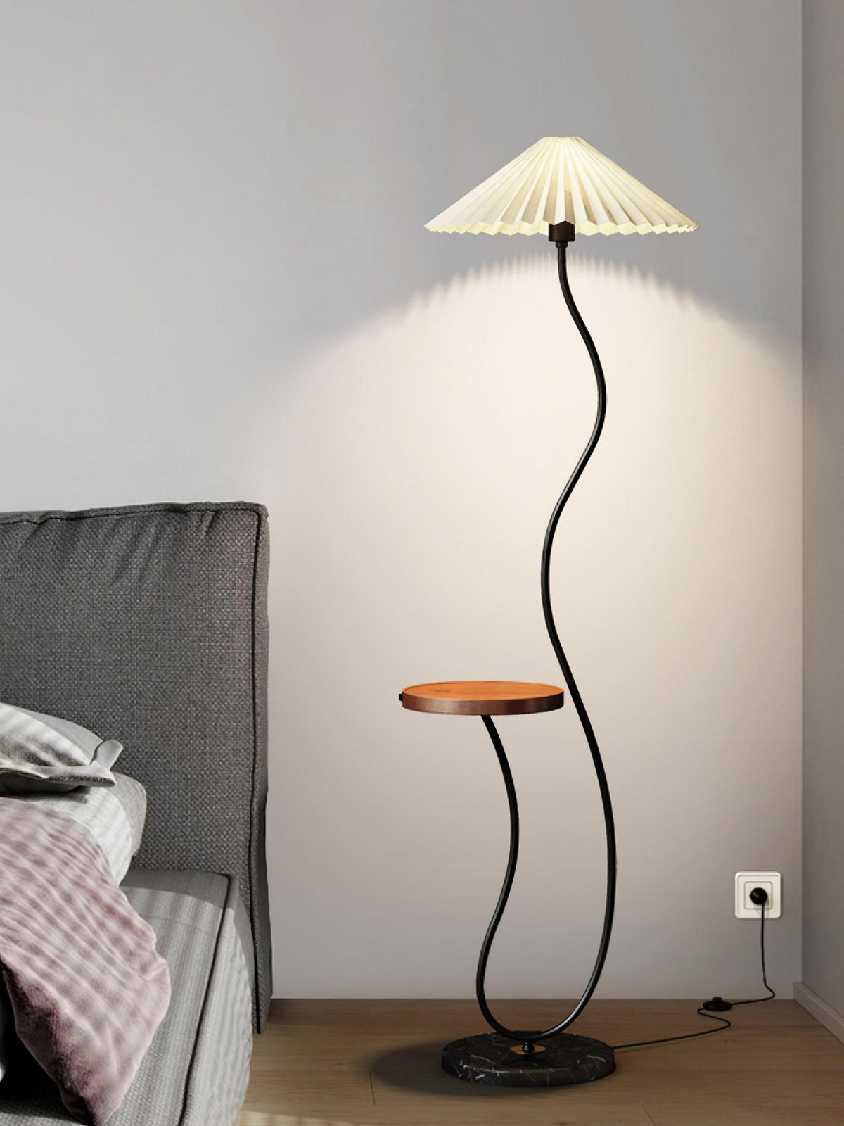 Ghel Minimalistische Stehleuchte aus Holz