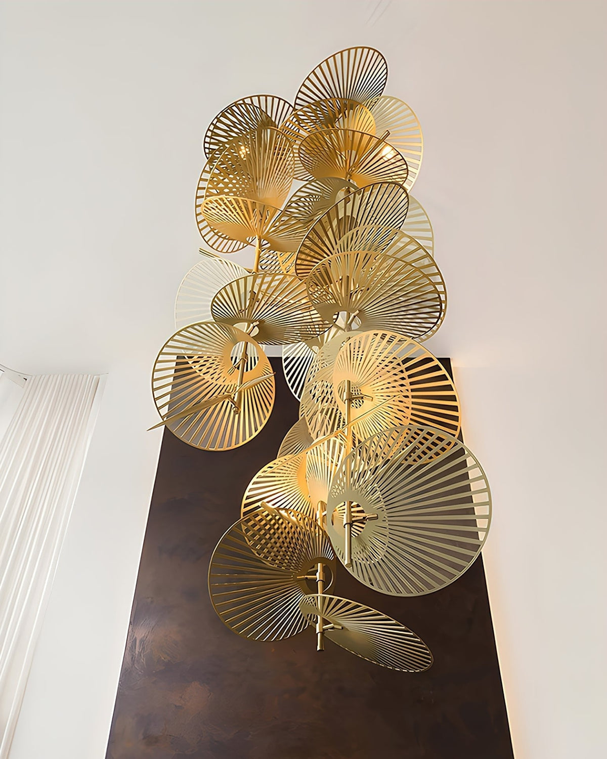Odoraris luxuriöser Kronleuchter mit Blattmotiv