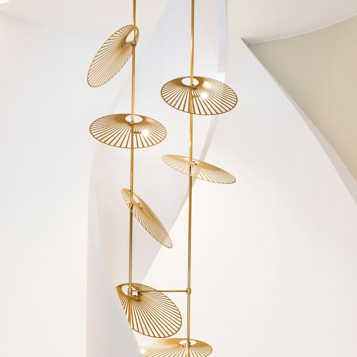 Odoraris luxuriöser Kronleuchter mit Blattmotiv
