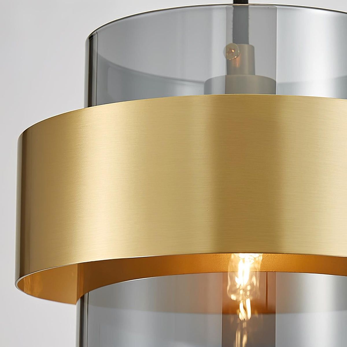 Celariella Pendelleuchte aus Messing mit Glas in zeitgenössischem Design