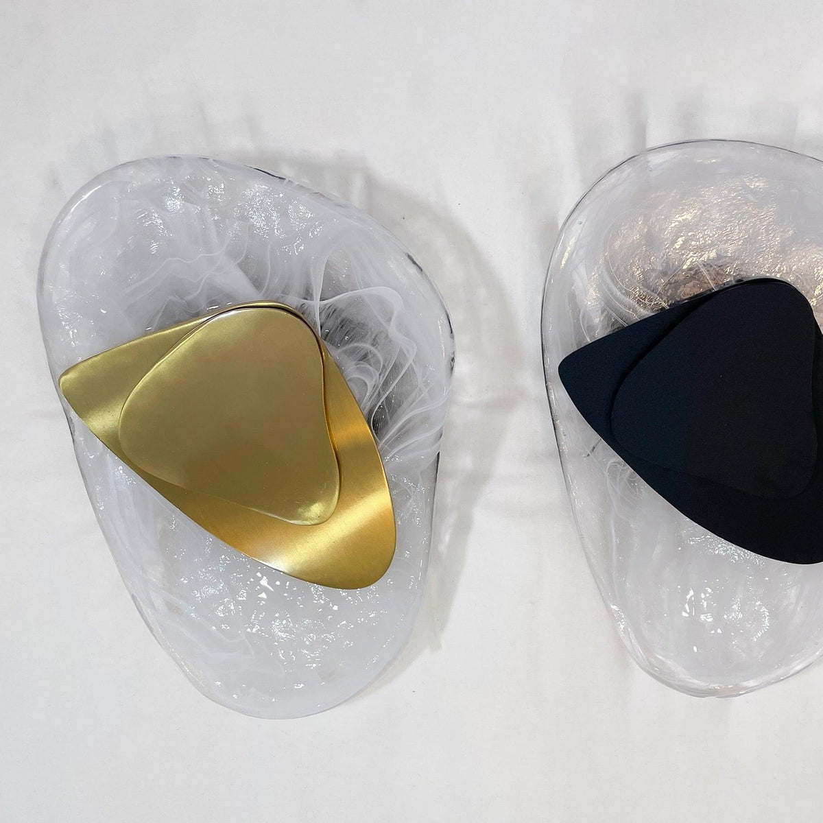 Beatrice Künstlerische Wandleuchte aus schwarzem Glas