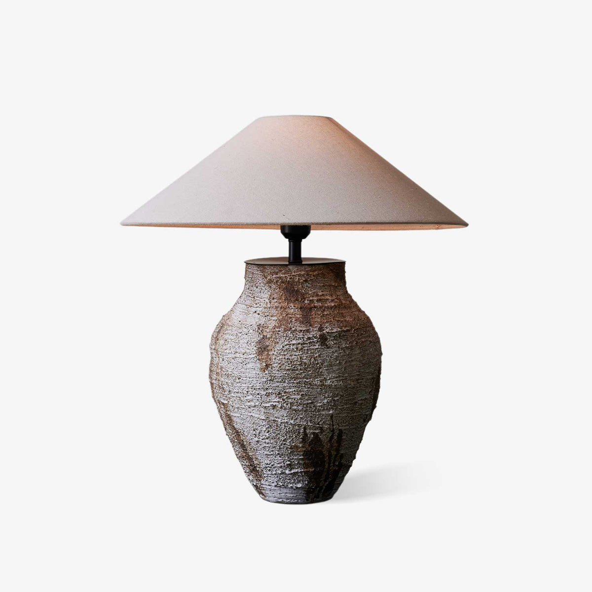 Celia Tischleuchte Wabi-Sabi aus Keramik in Terrakotta und Beige