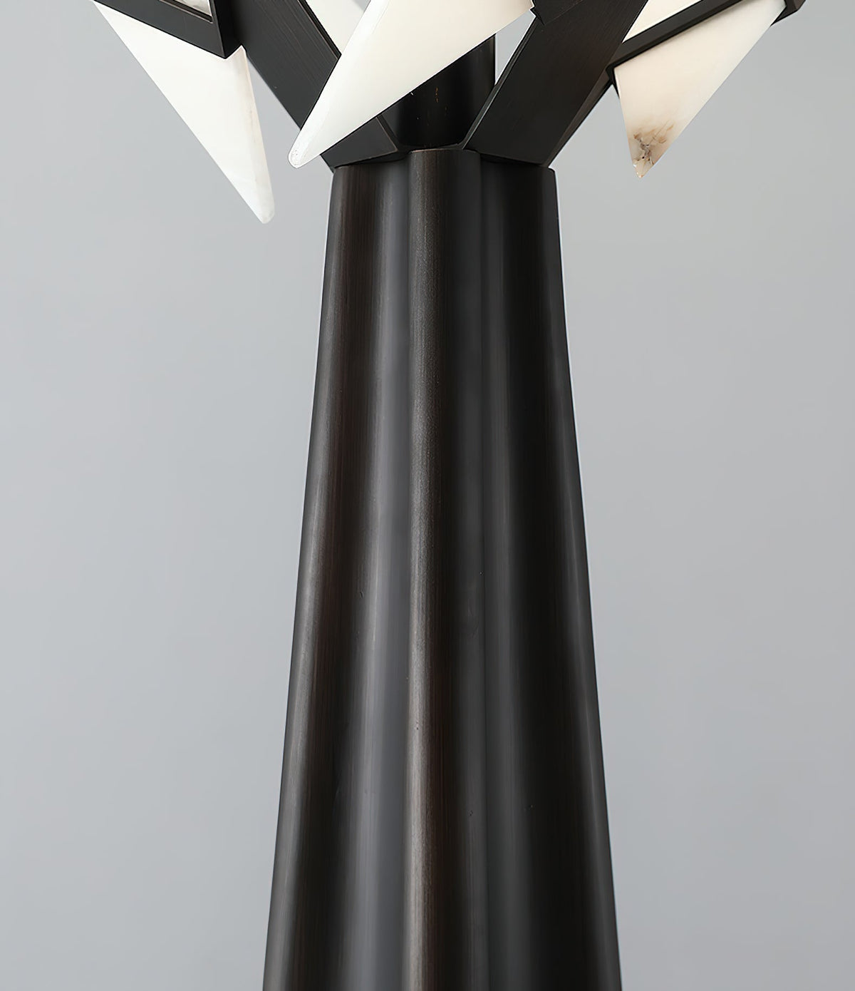 Spire Stehleuchte aus Alabaster