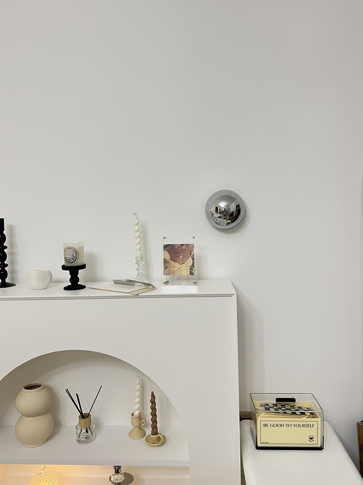 Virixy moderne minimalistische Wandleuchte mit Kugelschirm