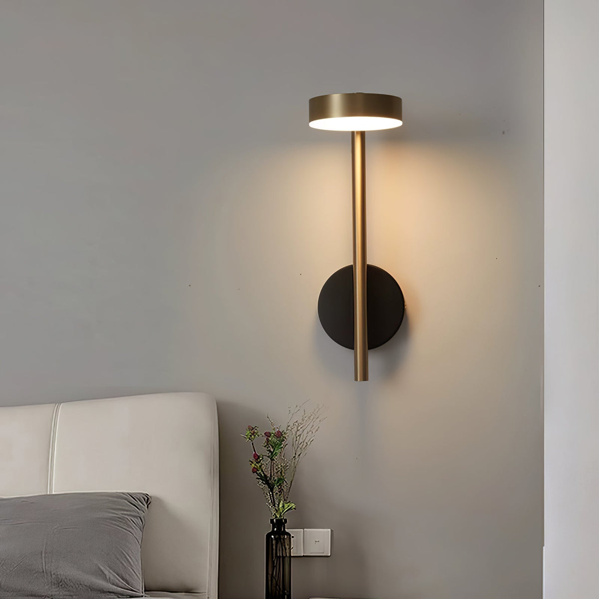 Umirarae zeitgenössische minimalistische Wandleuchte